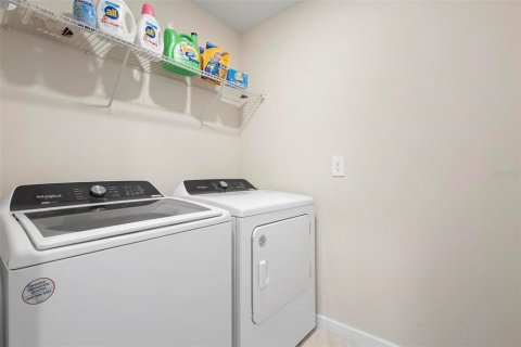 House in Kissimmee, Florida 4 bedrooms, 205.04 sq.m. № 1675735 - photo 28