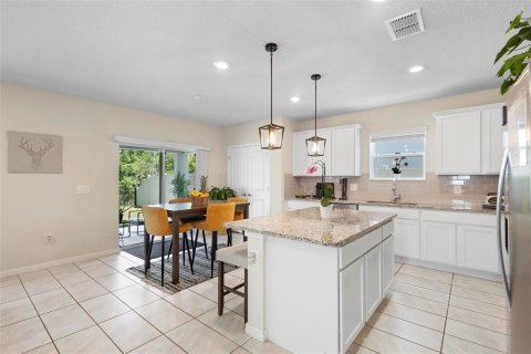 House in Kissimmee, Florida 4 bedrooms, 205.04 sq.m. № 1675735 - photo 4