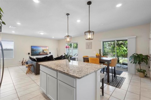 House in Kissimmee, Florida 4 bedrooms, 205.04 sq.m. № 1675735 - photo 9