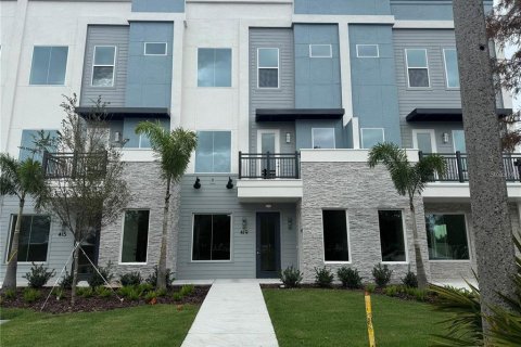 Immobilier commercial à Oviedo, Floride 307.04 m2 № 2098565