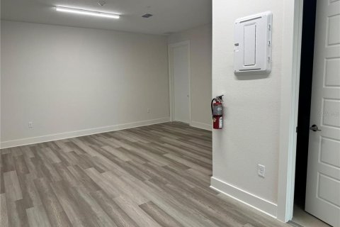 Immobilier commercial à louer à Oviedo, Floride: 307.04 m2 № 2098565 - photo 6