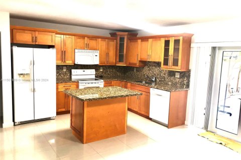 Adosado en venta en Miami, Florida, 3 dormitorios, 115.94 m2 № 1937779 - foto 2