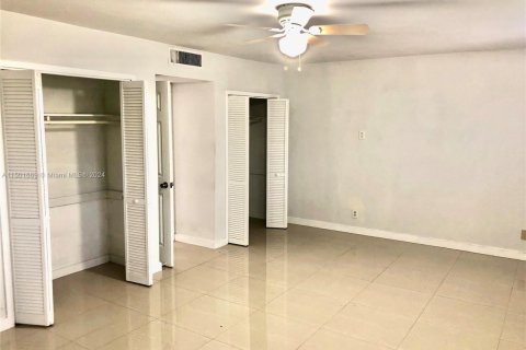 Adosado en venta en Miami, Florida, 3 dormitorios, 115.94 m2 № 1937779 - foto 5
