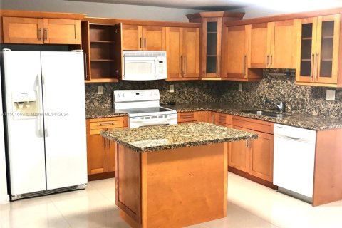 Touwnhouse à vendre à Miami, Floride: 3 chambres, 115.94 m2 № 1937779 - photo 4