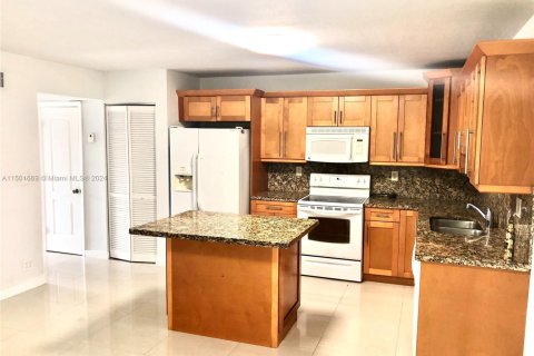 Touwnhouse à vendre à Miami, Floride: 3 chambres, 115.94 m2 № 1937779 - photo 3