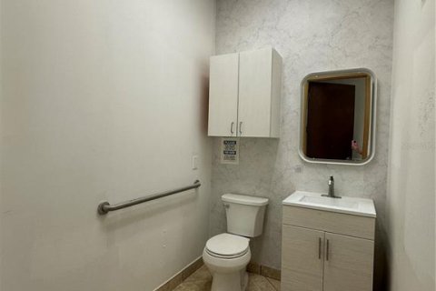 Propiedad comercial en alquiler en Orlando, Florida, 129.32 m2 № 1649463 - foto 11