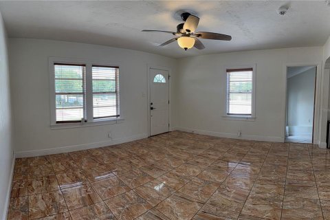 Villa ou maison à louer à Tampa, Floride: 3 chambres, 133.97 m2 № 2151247 - photo 3