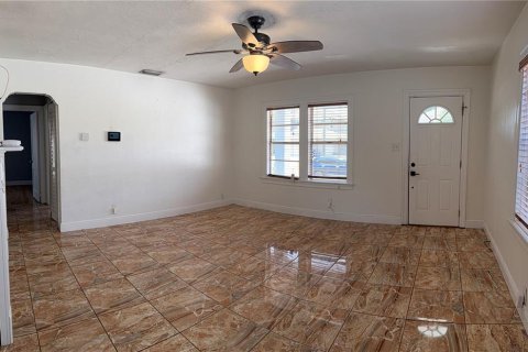 Villa ou maison à louer à Tampa, Floride: 3 chambres, 133.97 m2 № 2151247 - photo 6