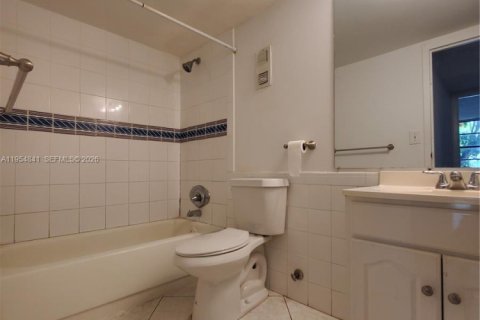 Condo in North Miami Beach, Florida, 1 bedroom  № 2009296 - photo 7