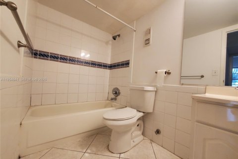 Condo in North Miami Beach, Florida, 1 bedroom  № 2009296 - photo 6