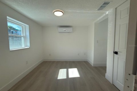 Снять в аренду квартиру в Тампа, Флорида 5 комнат, 28.24м2, № 2151510 - фото 9