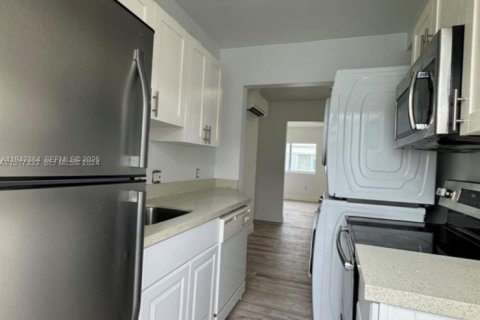 Снять в аренду квартиру в Майами-Бич, Флорида 2 спальни, № 2088704 - фото 2