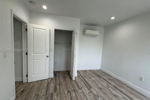 Снять в аренду квартиру в Майами-Бич, Флорида 2 спальни, № 2088704 - фото 1