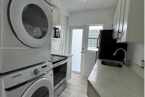 Снять в аренду квартиру в Майами-Бич, Флорида 2 спальни, № 2088704 - фото 4