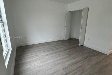 House in Hallandale Beach, Florida 3 bedrooms, 201.23 sq.m. № 2041963 - photo 13