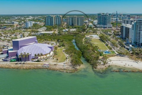 Condo in Sarasota, Florida, 1 bedroom  № 2202688 - photo 2