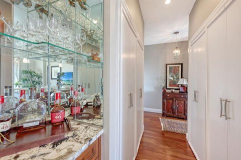 Condo in Sarasota, Florida, 1 bedroom  № 2202688 - photo 11