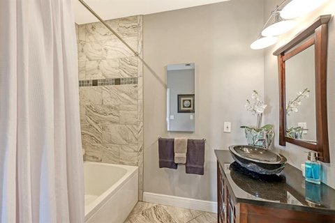 Condo in Sarasota, Florida, 1 bedroom  № 2202688 - photo 16