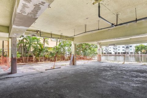 Copropriété à vendre à Miami Beach, Floride: 2 chambres, 106.93 m2 № 1979776 - photo 24