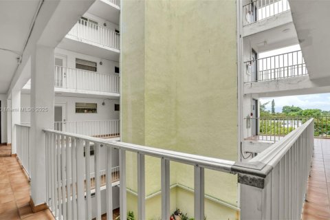 Copropriété à vendre à Miami Beach, Floride: 2 chambres, 106.93 m2 № 1979776 - photo 2