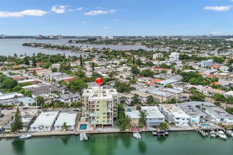 Copropriété à vendre à Miami Beach, Floride: 2 chambres, 106.93 m2 № 1979776 - photo 30