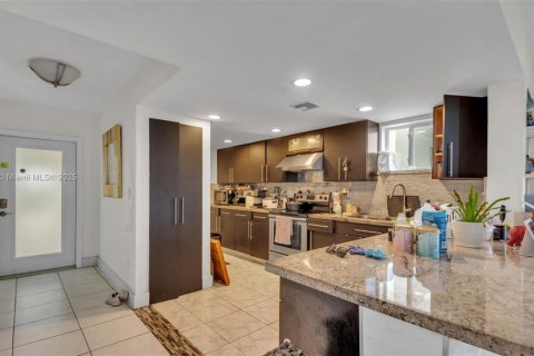 Copropriété à vendre à Miami Beach, Floride: 2 chambres, 106.93 m2 № 1979776 - photo 6
