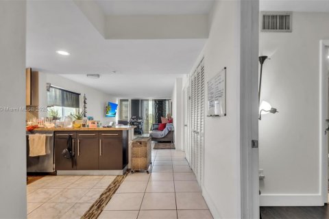 Copropriété à vendre à Miami Beach, Floride: 2 chambres, 106.93 m2 № 1979776 - photo 4