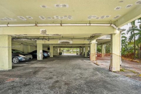 Copropriété à vendre à Miami Beach, Floride: 2 chambres, 106.93 m2 № 1979776 - photo 26