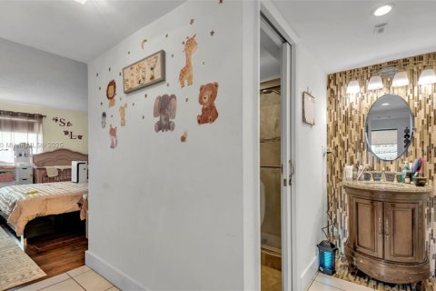 Copropriété à vendre à Miami Beach, Floride: 2 chambres, 106.93 m2 № 1979776 - photo 12