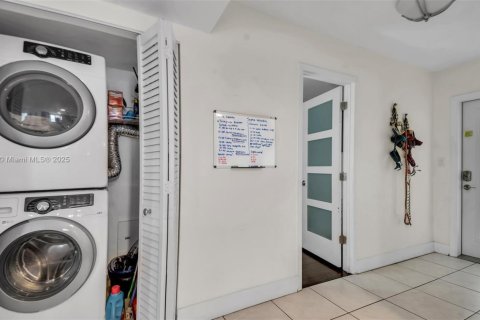 Copropriété à vendre à Miami Beach, Floride: 2 chambres, 106.93 m2 № 1979776 - photo 9
