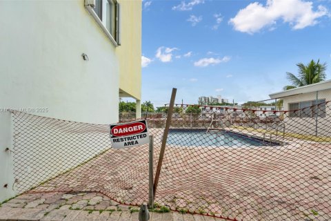 Copropriété à vendre à Miami Beach, Floride: 2 chambres, 106.93 m2 № 1979776 - photo 23