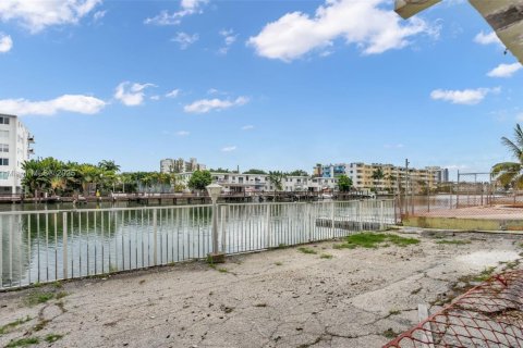 Copropriété à vendre à Miami Beach, Floride: 2 chambres, 106.93 m2 № 1979776 - photo 27