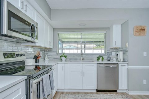 House in Tampa, Florida 4 bedrooms, 157.93 sq.m. № 1870424 - photo 11