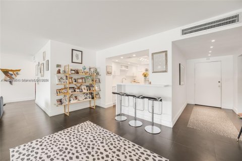 Condo in Miami Shores, Florida, 3 bedrooms № 2062092 - photo 5