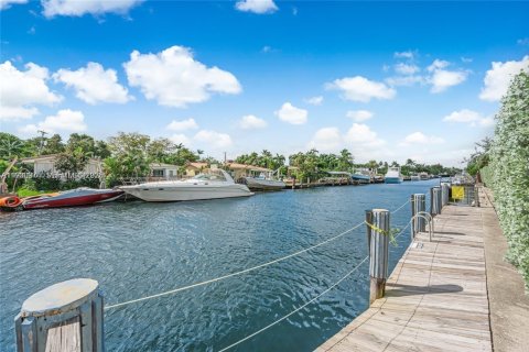 Condo in Miami Shores, Florida, 3 bedrooms № 2062092 - photo 20