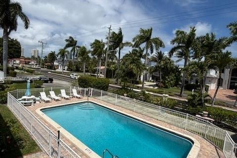 Apartment in Hallandale Beach, Florida 2 bedrooms, 92.9 sq.m. № 2252960