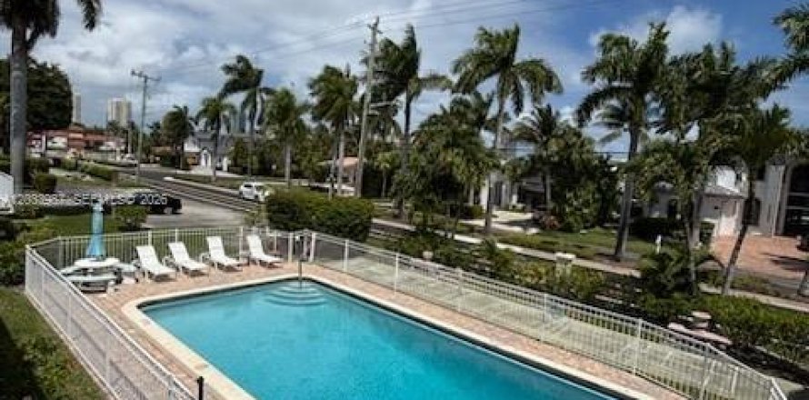 Apartment in Hallandale Beach, Florida 2 bedrooms, 92.9 sq.m. № 2252960