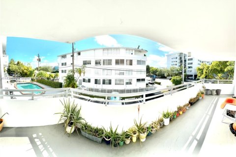 Condo in Bay Harbor Islands, Florida, 2 bedrooms  № 1935634 - photo 14