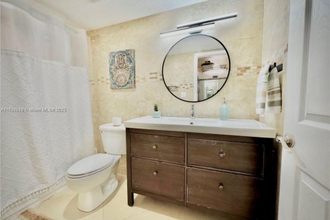 Купить кондоминиум в Бей-Харбор-Айлендс, Флорида 9 комнат, 123.56м2, № 1935634 - фото 10