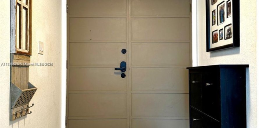 Condominio en Bay Harbor Islands, Florida, 2 dormitorios № 1935634