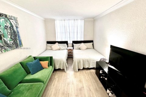 Купить кондоминиум в Бей-Харбор-Айлендс, Флорида 9 комнат, 123.56м2, № 1935634 - фото 12
