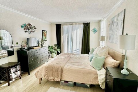 Condo in Bay Harbor Islands, Florida, 2 bedrooms  № 1935634 - photo 7