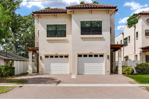 Townhouse in Tampa, Florida 3 bedrooms, 212.75 sq.m. № 2115316