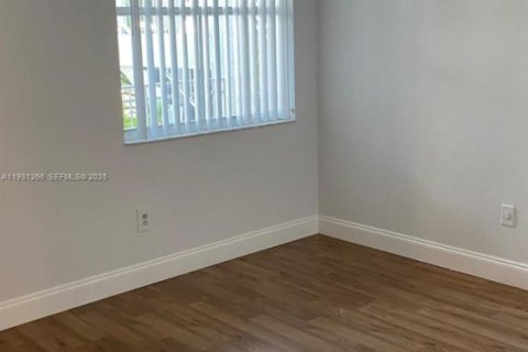 Снять в аренду кондоминиум в Пемброк-Пайнс, Флорида 2 спальни, 101.36м2, № 1989841 - фото 14