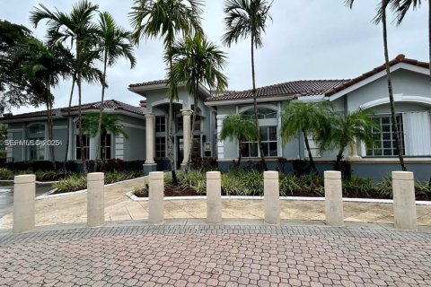 Снять в аренду кондоминиум в Пемброк-Пайнс, Флорида 2 спальни, 101.36м2, № 1989841 - фото 3