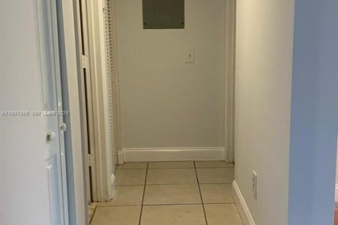 Снять в аренду кондоминиум в Пемброк-Пайнс, Флорида 2 спальни, 101.36м2, № 1989841 - фото 12