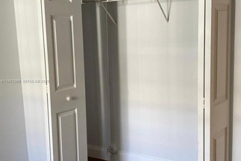 Снять в аренду кондоминиум в Пемброк-Пайнс, Флорида 2 спальни, 101.36м2, № 1989841 - фото 13