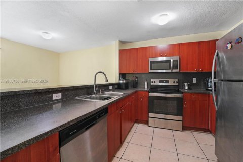 House in Miami, Florida 4 bedrooms, 146.23 sq.m. № 2401305 - photo 5