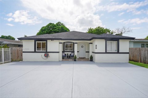 House in Miami, Florida 4 bedrooms, 146.23 sq.m. № 2401305