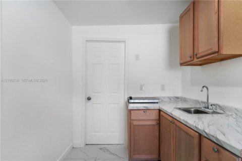 House in Miami, Florida 4 bedrooms, 146.23 sq.m. № 2401305 - photo 14